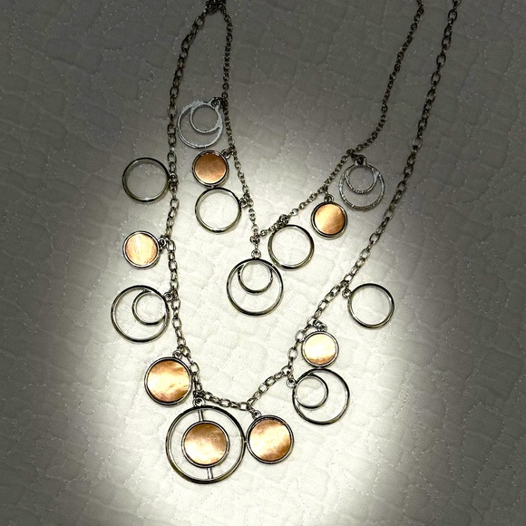 NWT!!! Metal multi circle charms two layer necklace - Picture 4 of 8